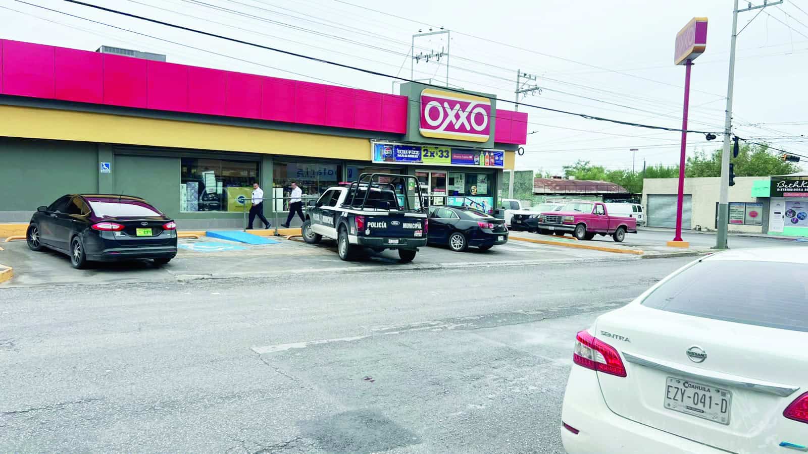 Asalta tienda y escapa en taxi