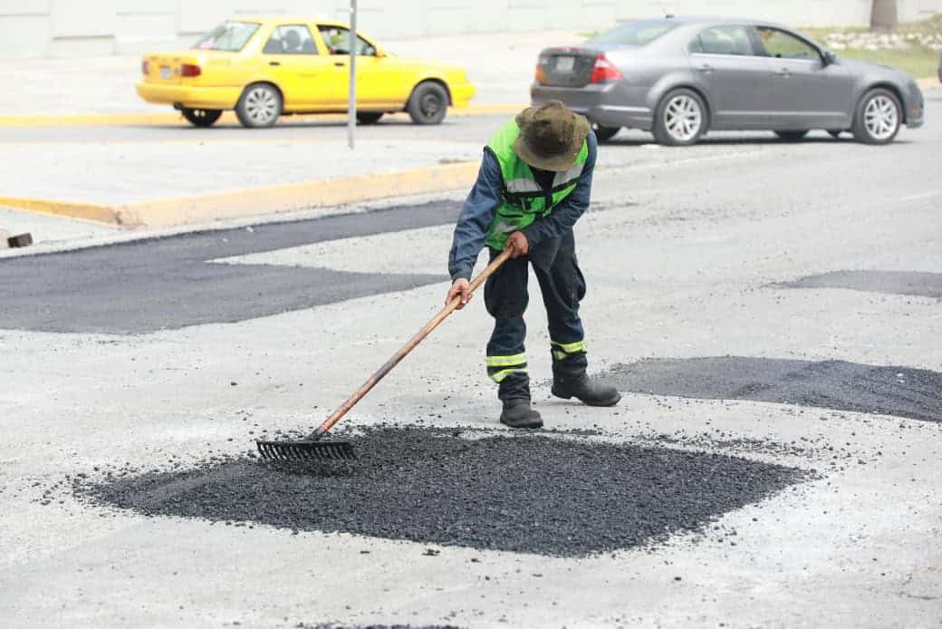 Mantiene Saltillo obras de bacheo permanente