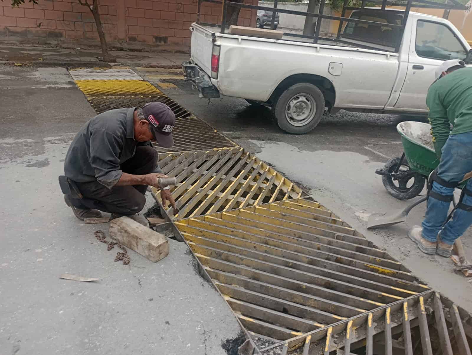 Obras P&uacute;blicas repara drenaje pluvial en Monclova: seguridad vial