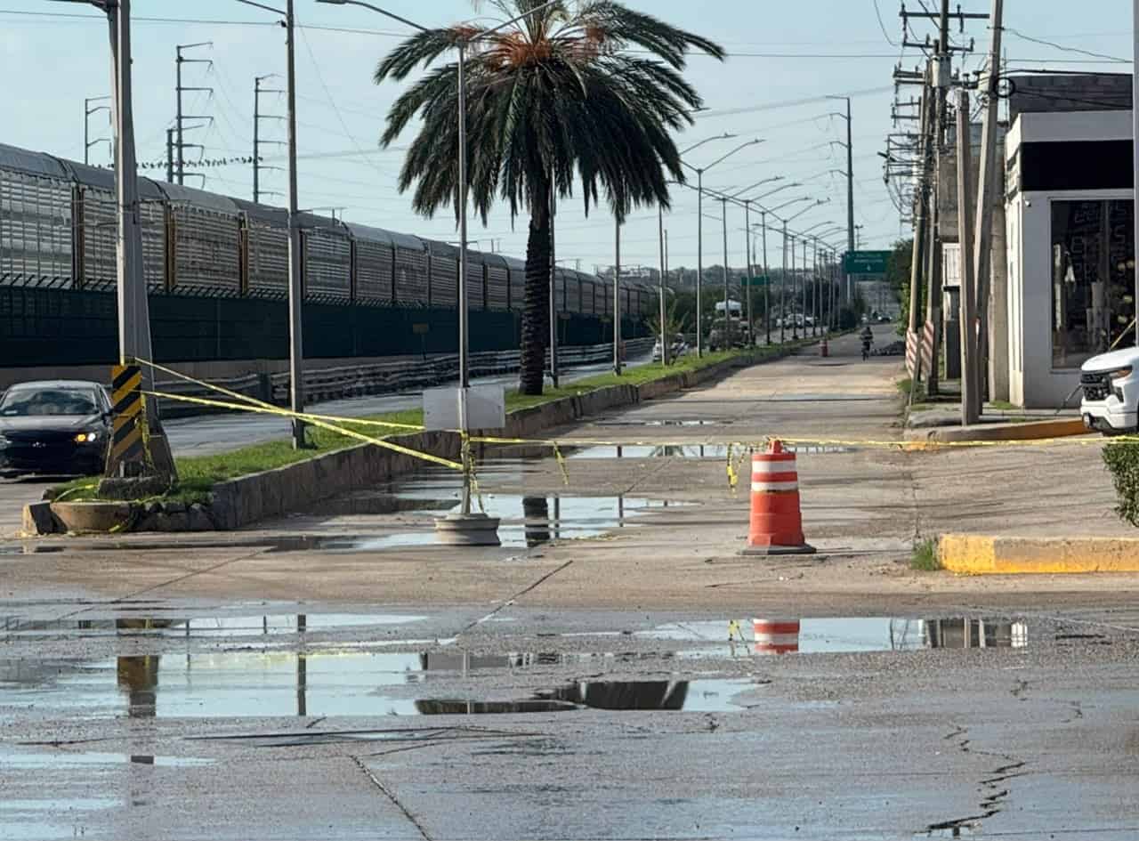 Aguas negras vuelven a cerrar la Ruta Fiscal en Piedras Negras