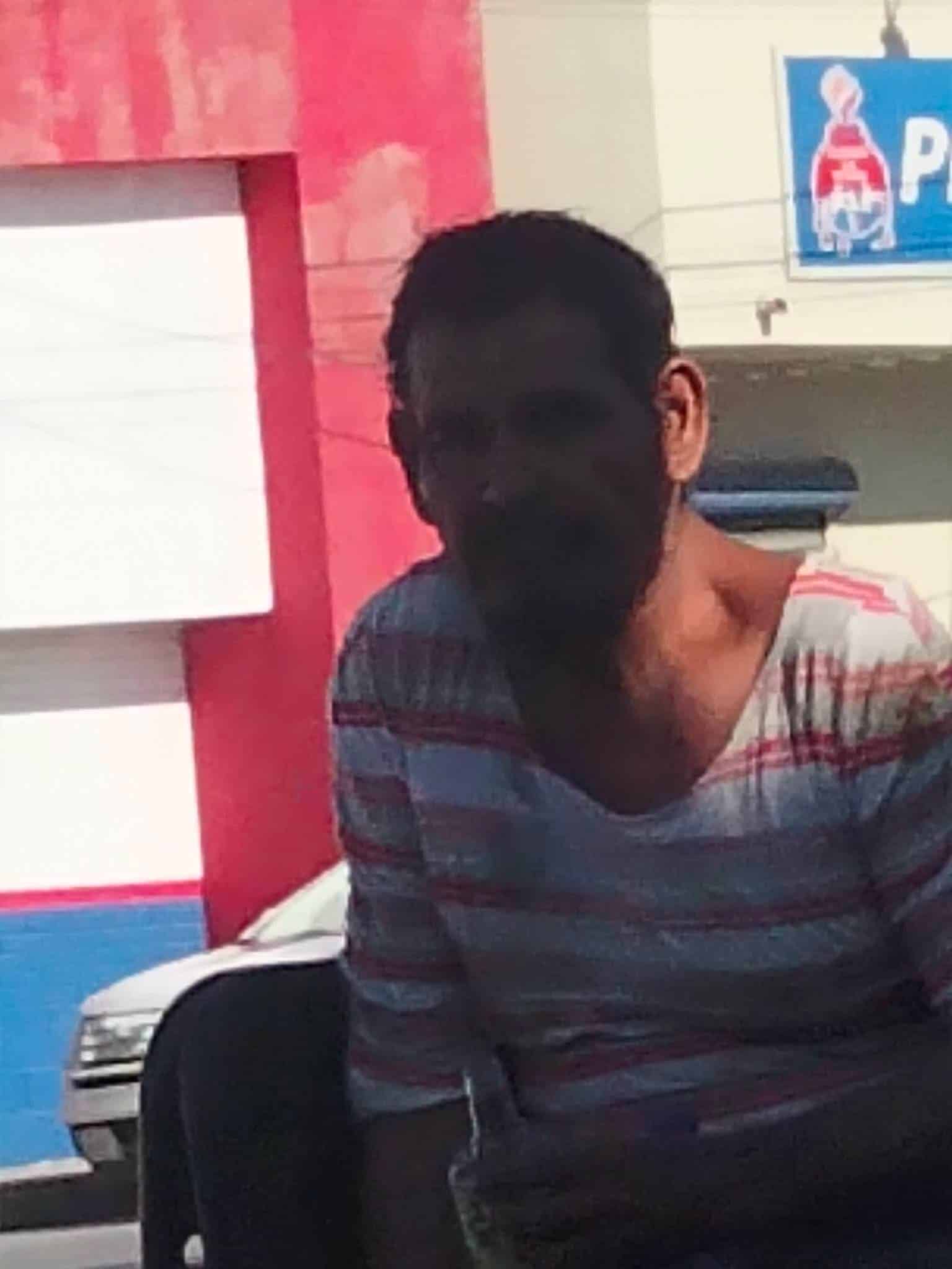 Denuncian en redes ataques de Mor&iacute;n afuera de tienda de autoservicio