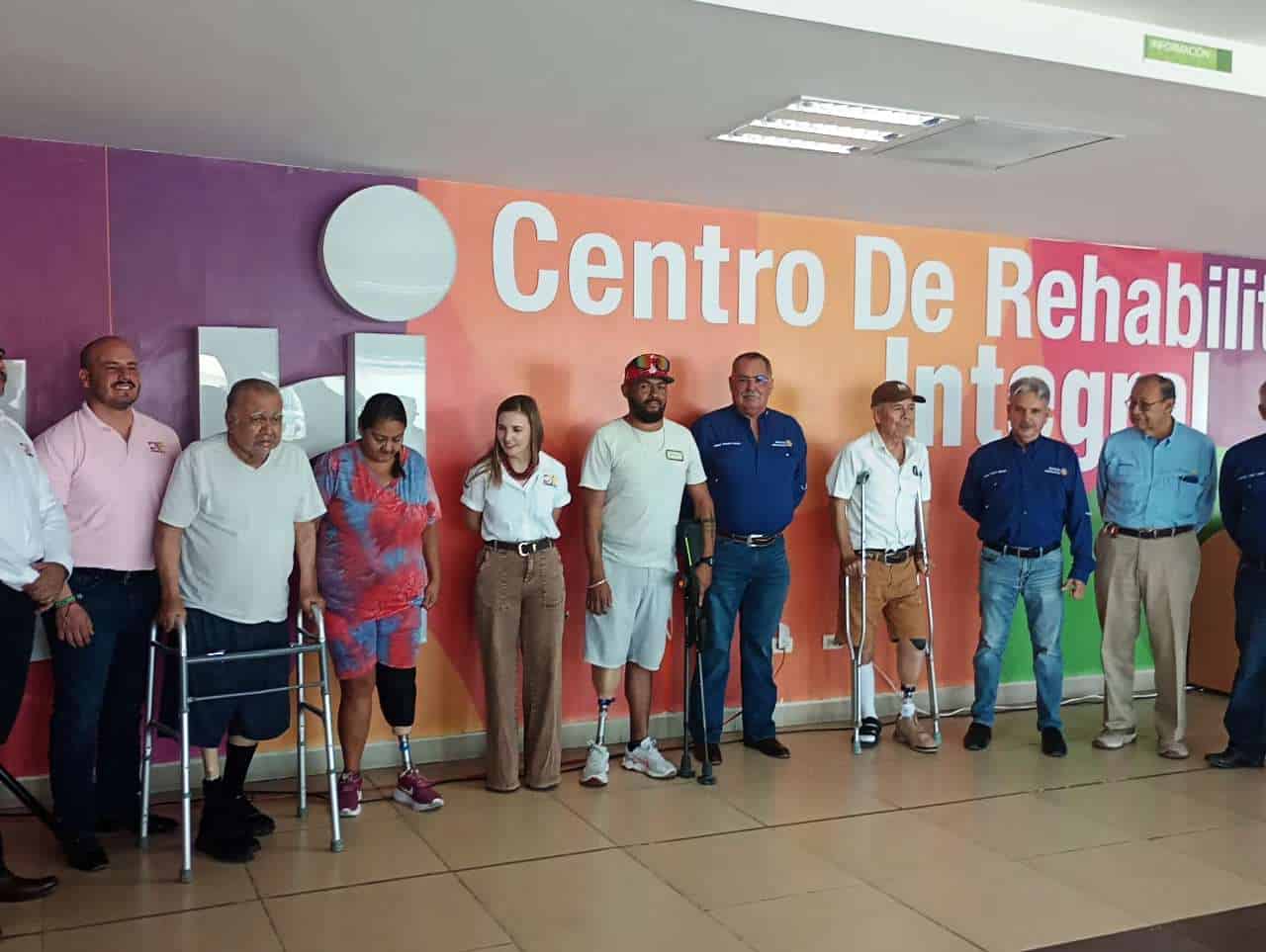 Dona Club Rotario 10 pr&oacute;tesis de pierna a beneficiarios de la regi&oacute;n Centro