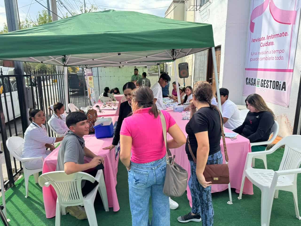 Ofrece Memo Ruiz detecciones gratuitas de c&aacute;ncer de mama