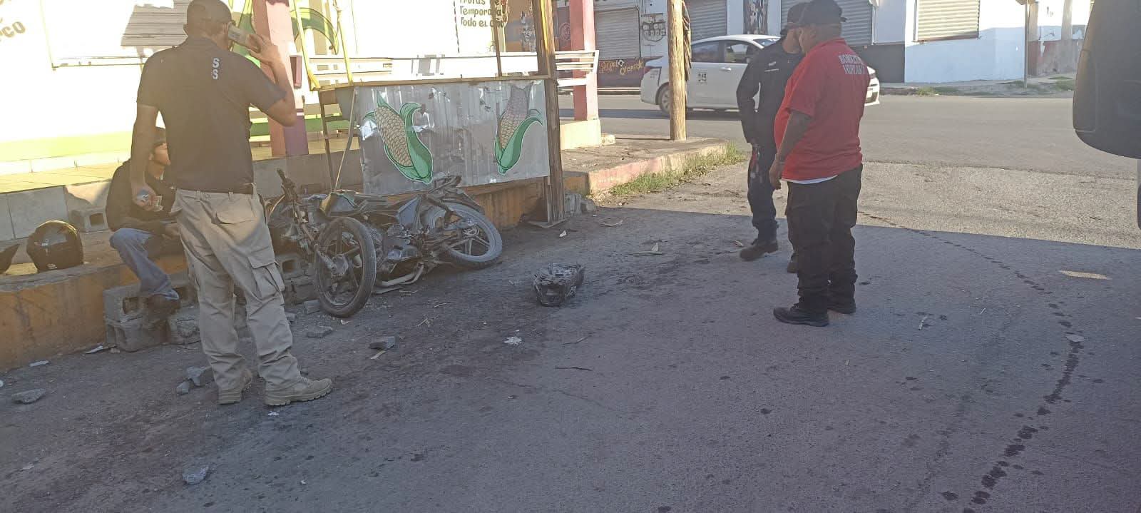Adolescente choca su moto por ignorar alto