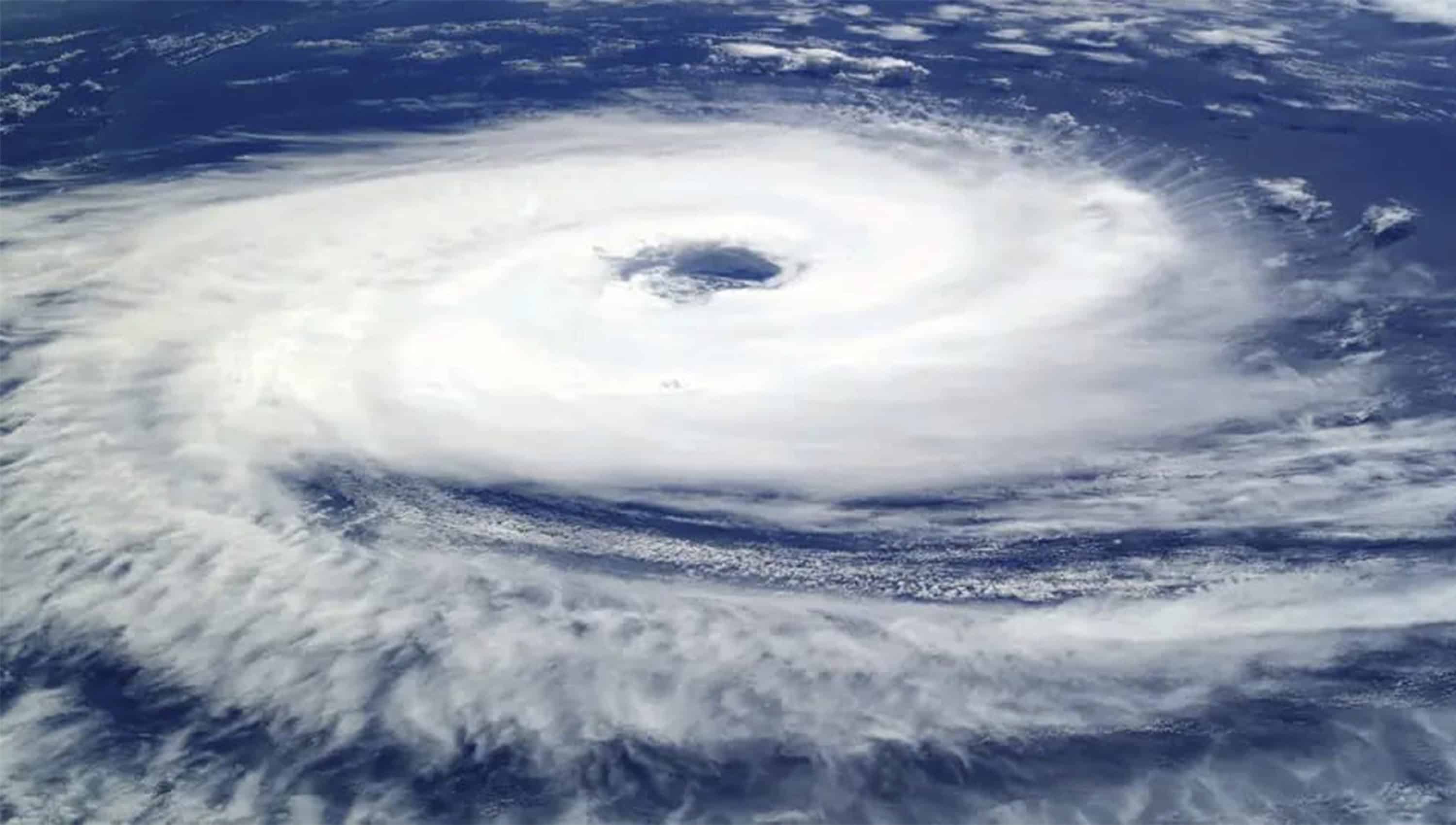 Ciclón Simón genera alerta en costas de México: vientos de 215 km/h