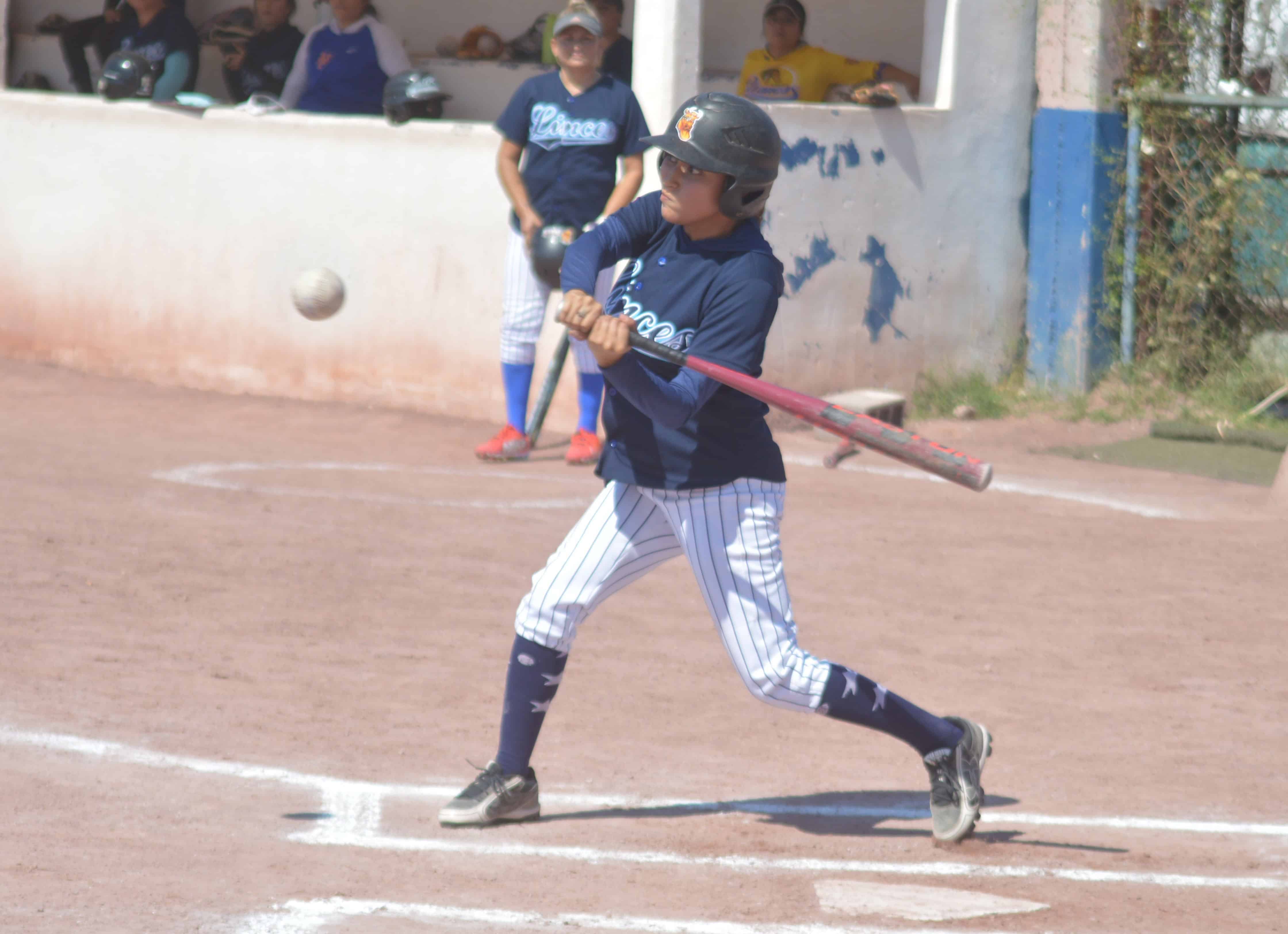 Linces arrasan con Felinas: 20-10 en la Liga de Softbol Femenil