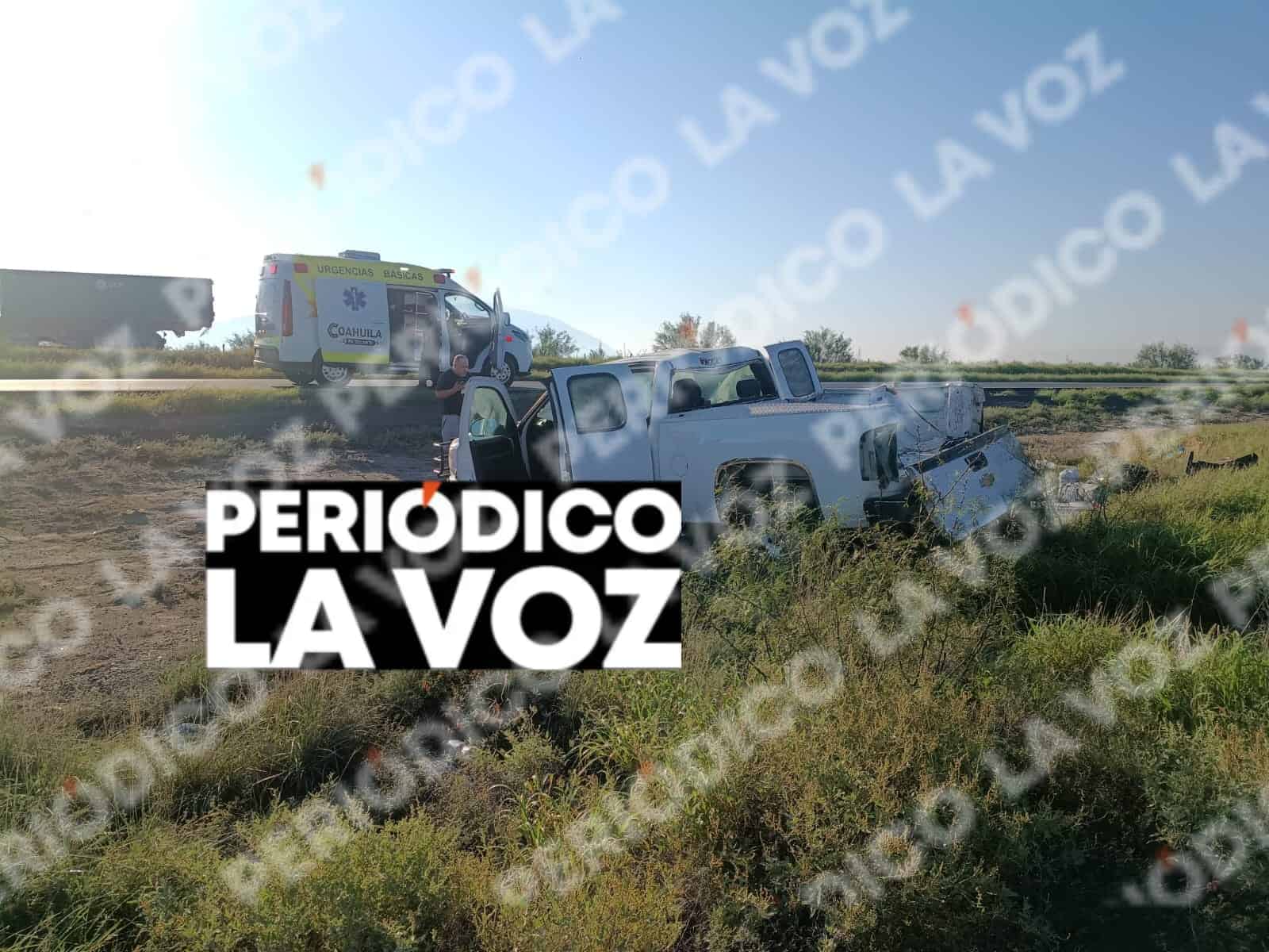 Vuelca camioneta en la carretera 57