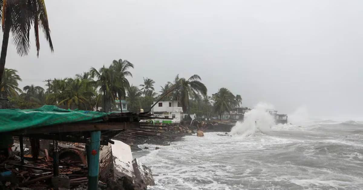 Mazatl&aacute;n Sinaloa en riesgo por la trayectoria del hurac&aacute;n Sim&oacute;n