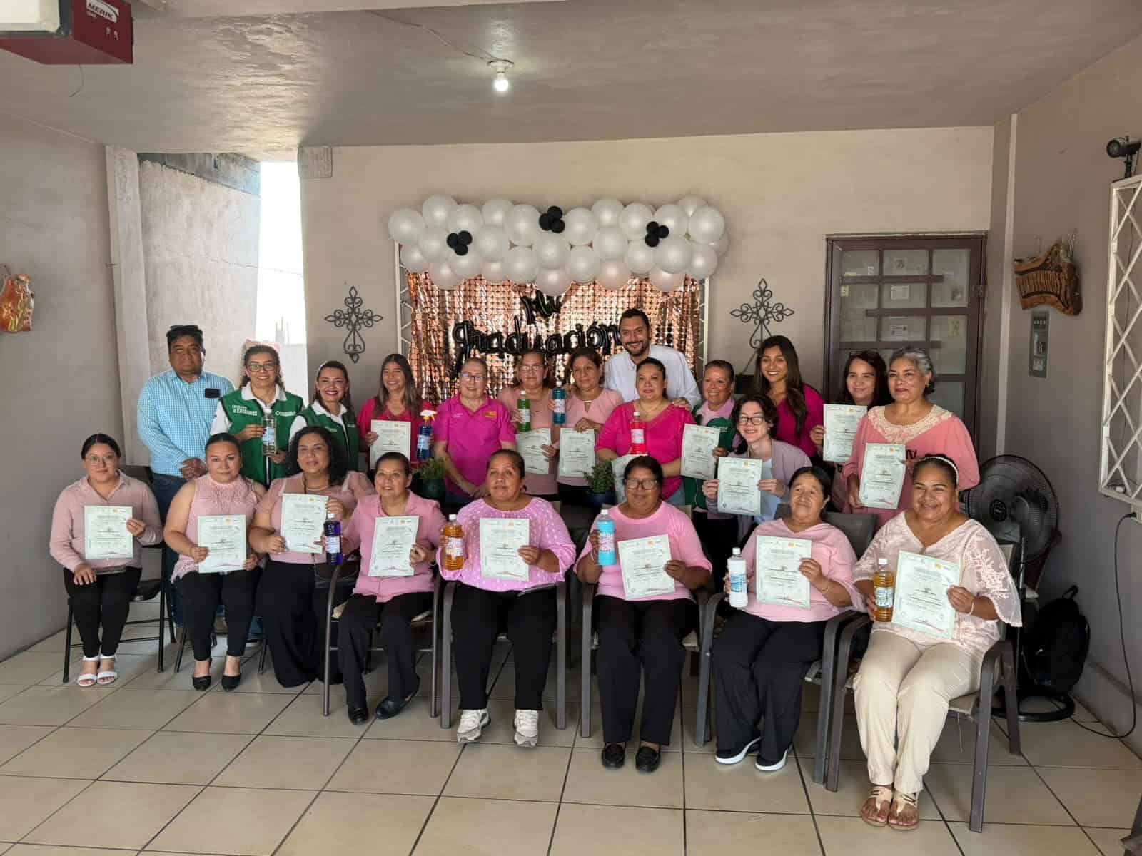 Carlos Villarreal Pérez lidera graduación de mujeres en Monclova Carlos Villarreal Pérez lidera graduación de mujeres en Monclova