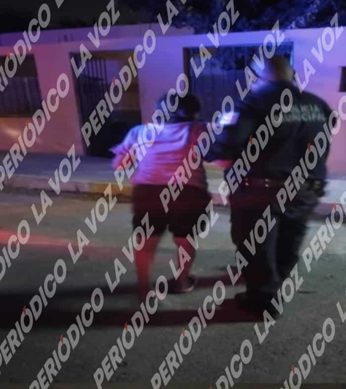 Polic&iacute;a Municipal ayuda a mujer de la tercera edad en Guadalupe Borja