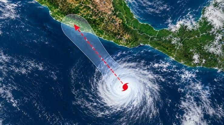 Hurac&aacute;n Trudy se intensifica y podr&iacute;a afectar a M&eacute;xico