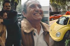 Ricardo Arjona conmueve al regalarle un auto a un taxista mexicano que lo acompañó en 12 giras Ricardo Arjona conmueve al regalarle un auto a un taxista mexicano que lo acompañó en 12 giras