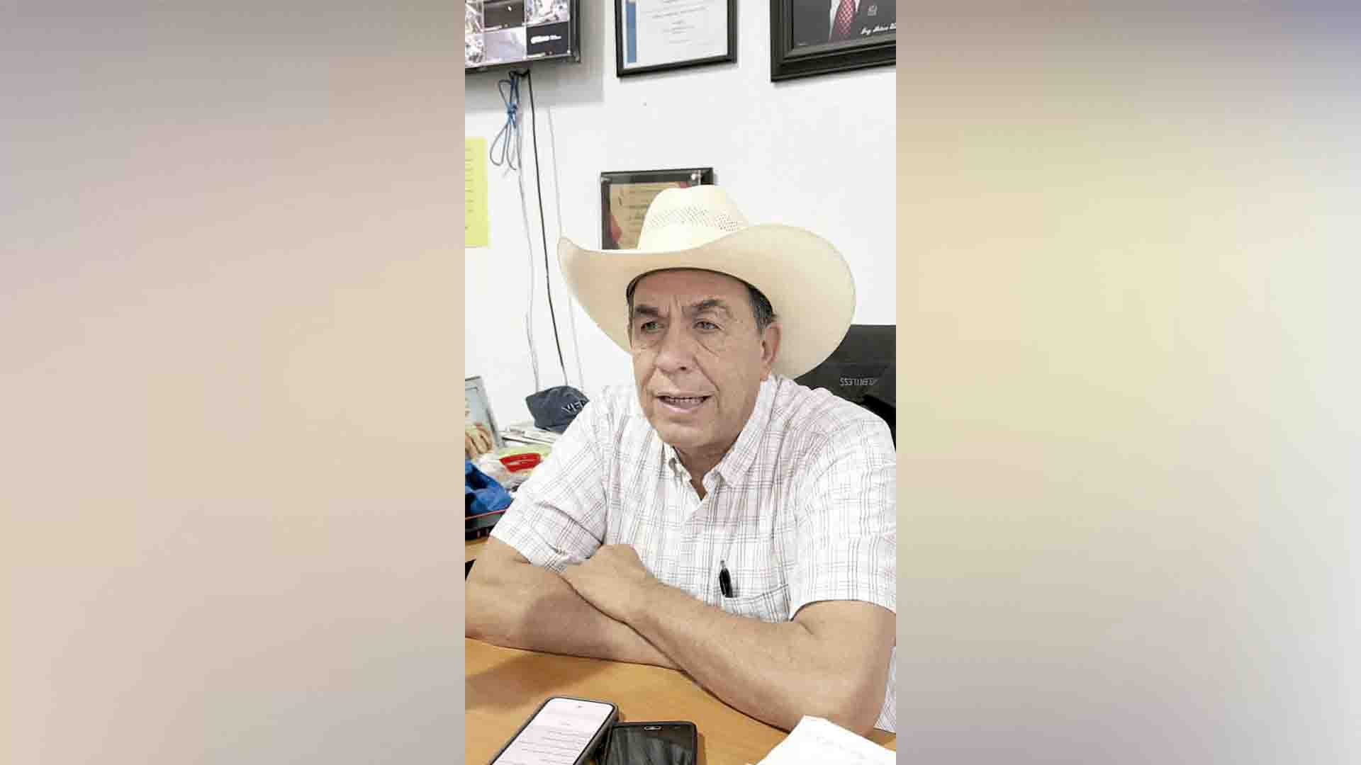 Arturo Vald&eacute;s exige aclarar intereses en compra fallida de AHMSA