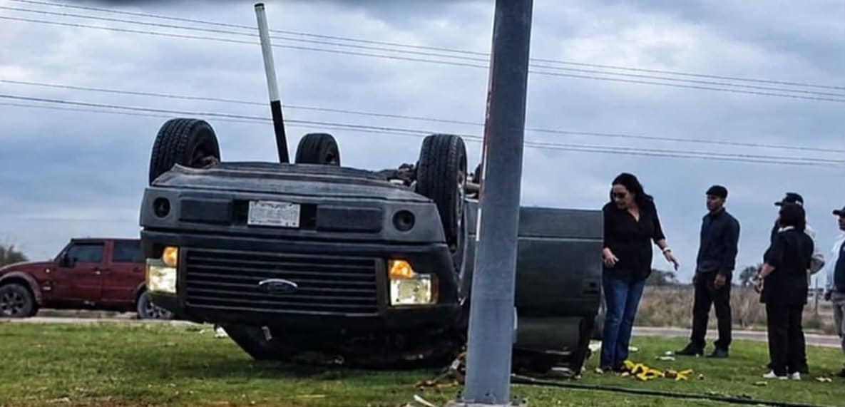 Vuelca camioneta en carretera Allende-Morelos; reportan daños materiales Vuelca camioneta en carretera Allende-Morelos; reportan daños materiales