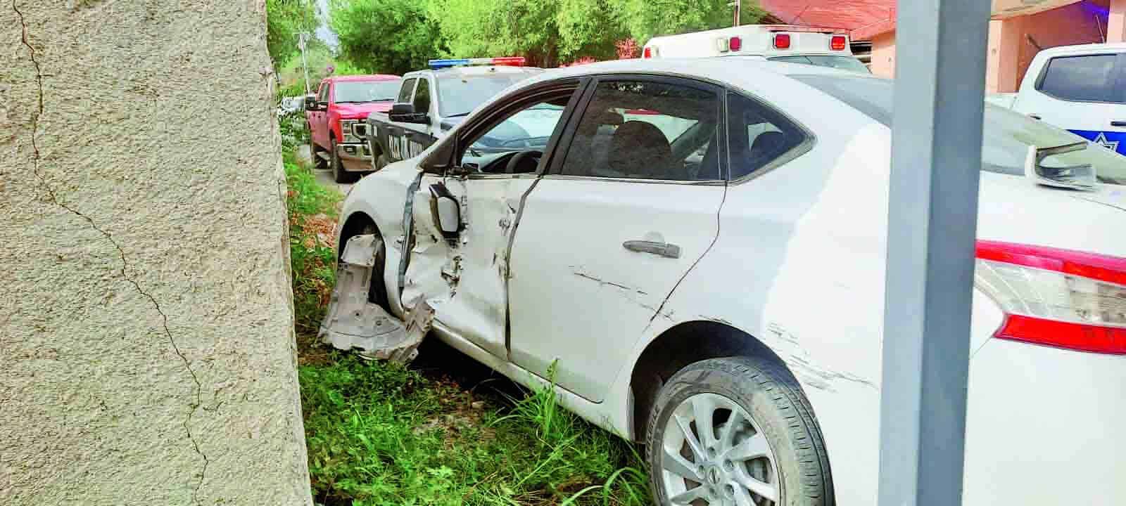 Choque entre camioneta y automóvil deja lesiones en Múzquiz