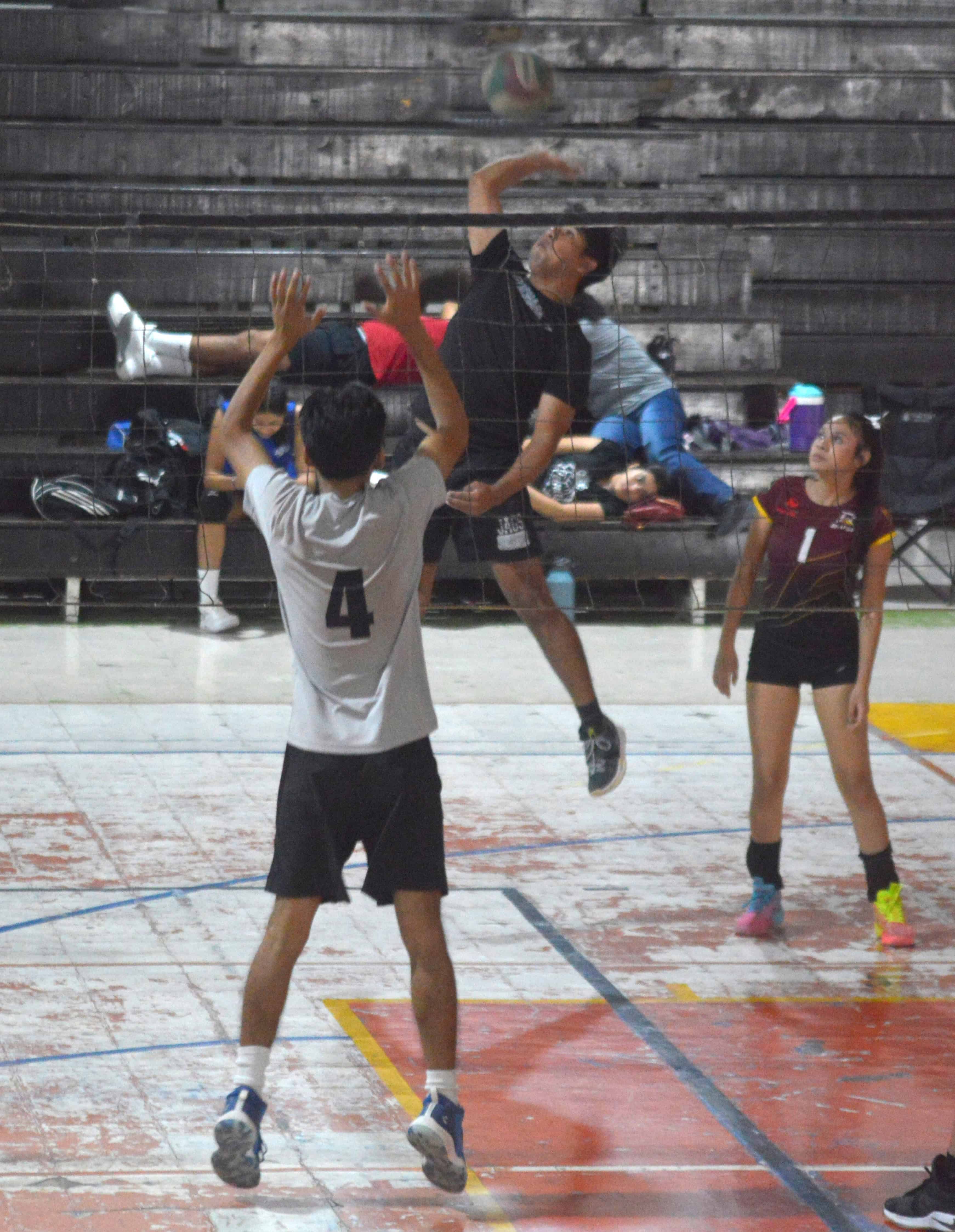 R4ISE logra victoria en la Liga de Voleibol Rangelitos: vencen a Nova Team