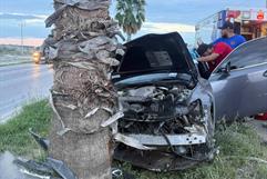 Joven resulta lesionada tras chocar contra una palma en la carretera 57 Joven resulta lesionada tras chocar contra una palma en la carretera 57