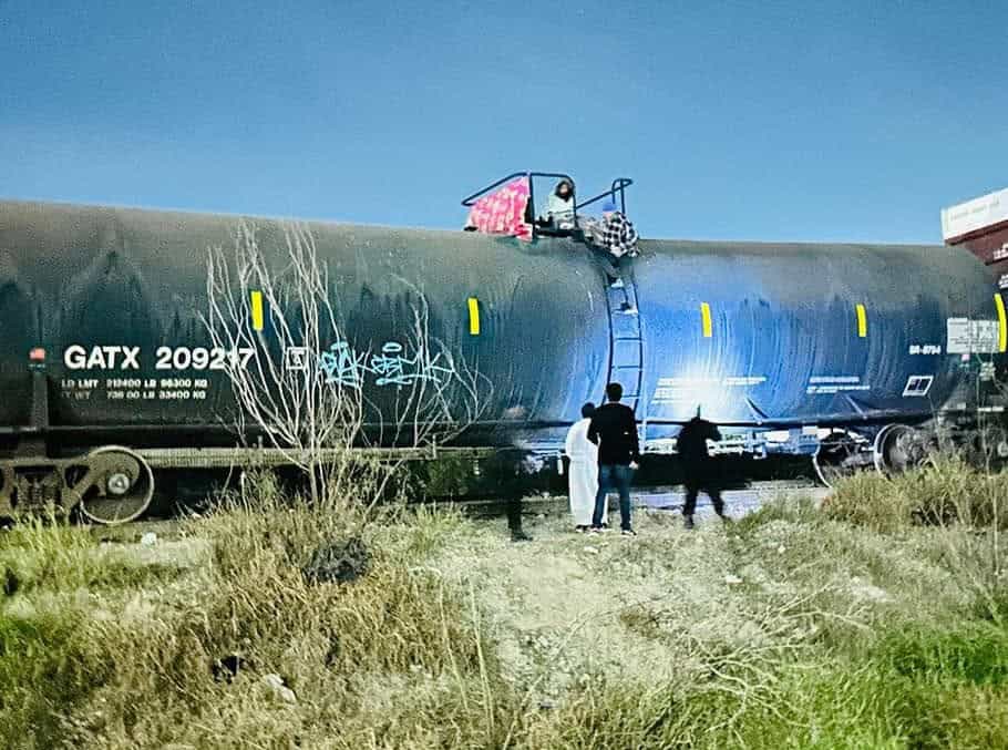 Dos migrantes salvadoreños sufren lesiones al viajar en tren y requieren operación