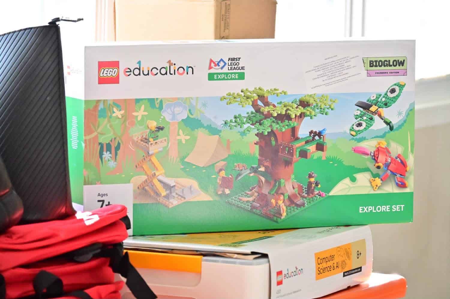 Carlos Villarreal entrega material Lego Education a escuelas en Monclova