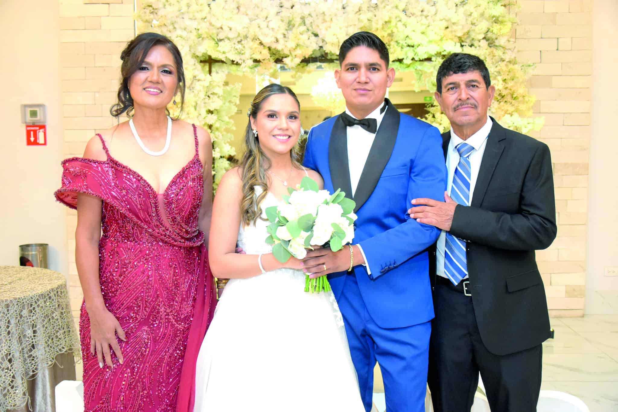 Isaac Balderas y Dina Hern&aacute;ndez celebran su uni&oacute;n en elegante recepci&oacute;n