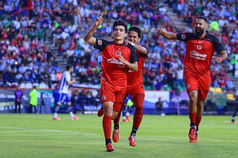 Gilberto Mora, futbolista de Tijuana, recibe elogios de Diego Lainez