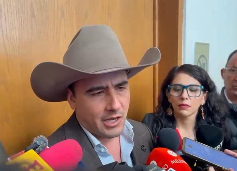 Manolo Jim&eacute;nez Salinas critica la deuda p&uacute;blica de 10 billones en Coahuila
