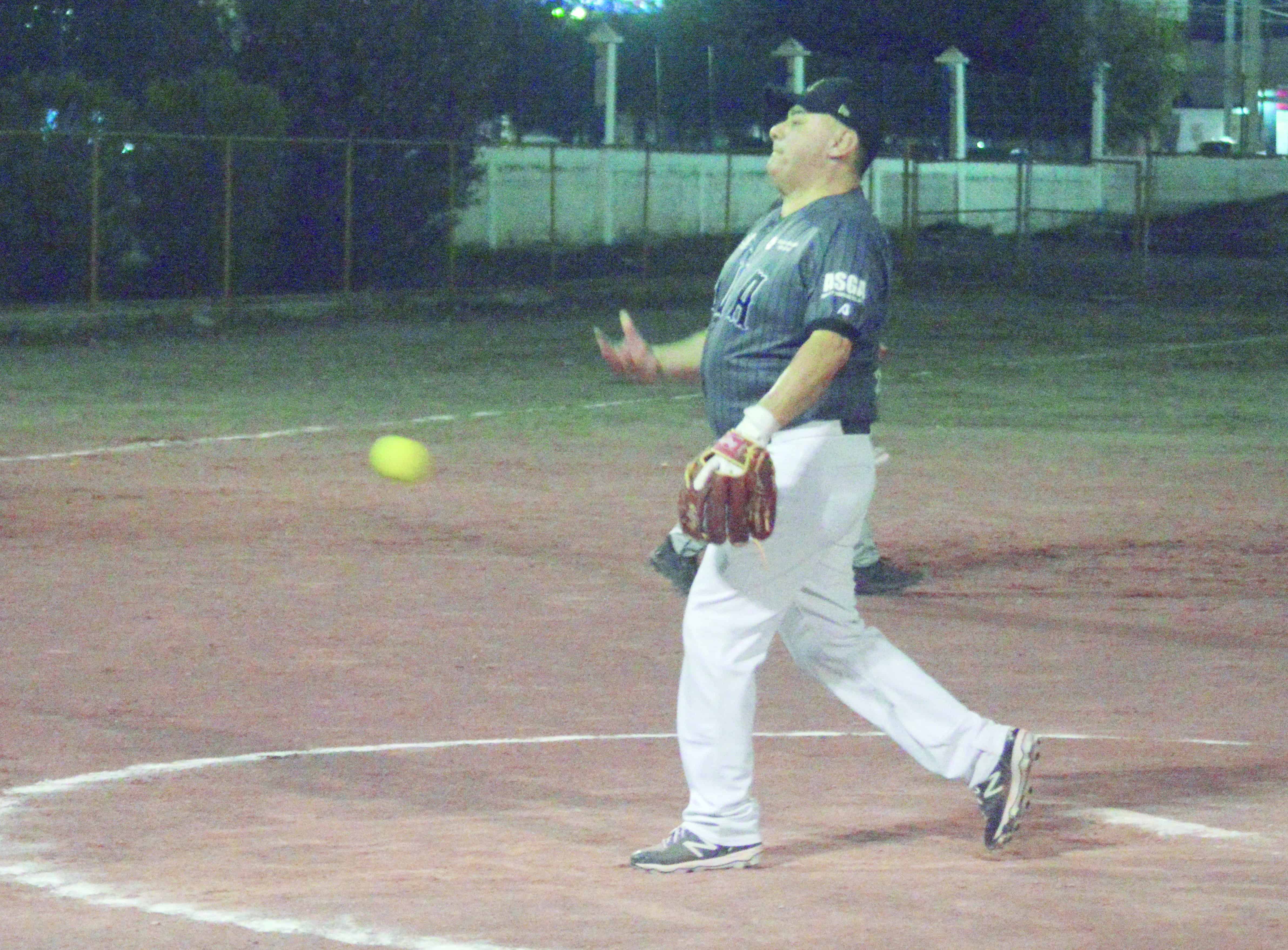 Red Sox vence a Coyotes: 8-5 en playoffs de softbol Red Sox vence a Coyotes: 8-5 en playoffs de softbol