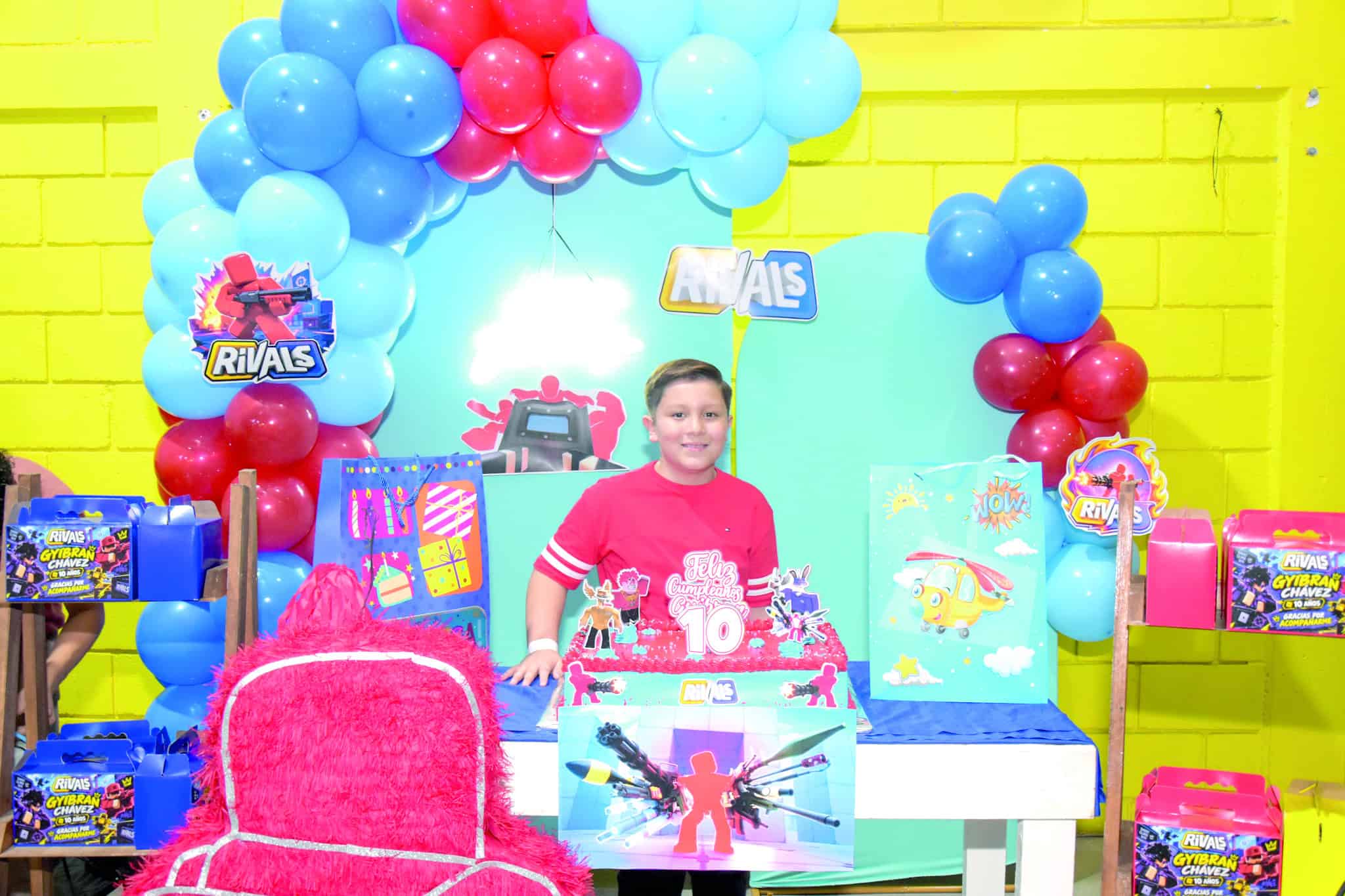 Fiesta de cumplea&ntilde;os de Gyibran Loredo re&uacute;ne a amigos y familiares