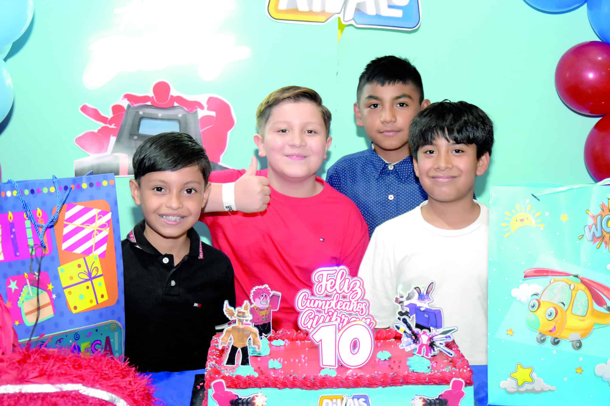 Fiesta de cumplea&ntilde;os de Gyibran Loredo re&uacute;ne a amigos y familiares