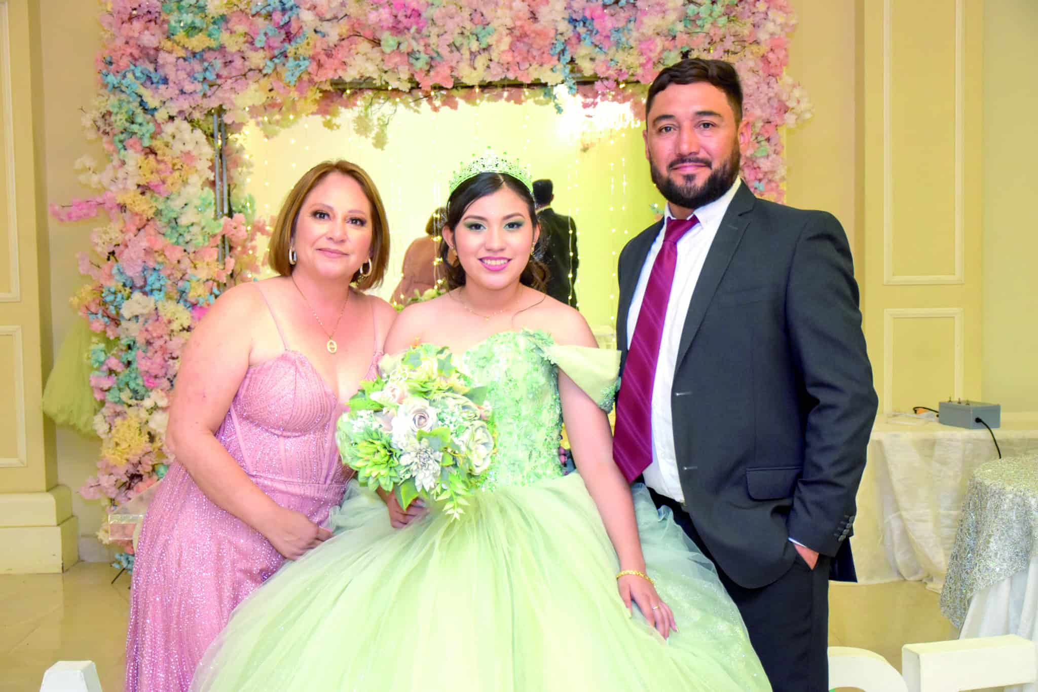 Mar&iacute;a Jos&eacute; Reyes celebra sus XV a&ntilde;os: misa y fiesta