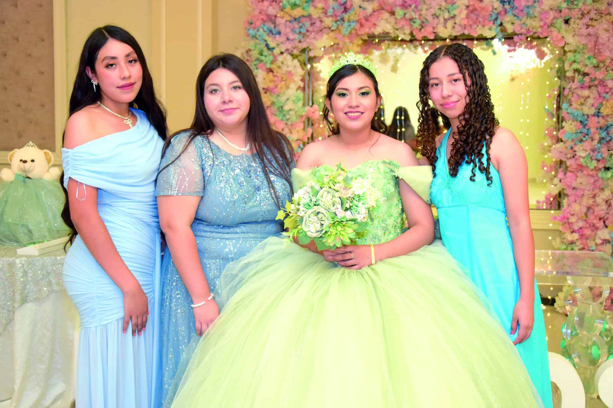 Mar&iacute;a Jos&eacute; Reyes celebra sus XV a&ntilde;os: misa y fiesta