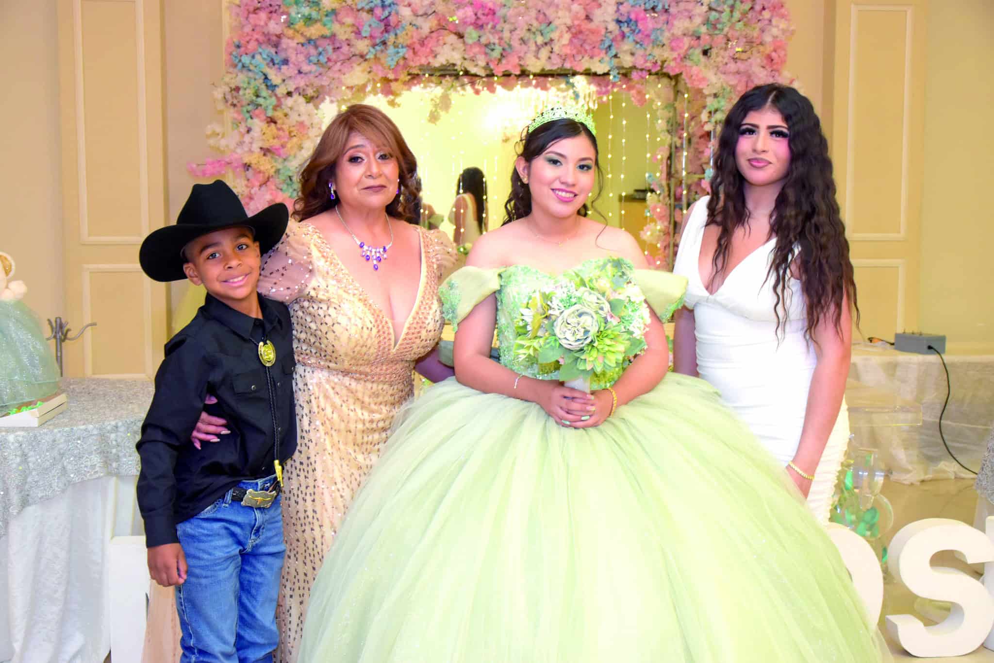 Mar&iacute;a Jos&eacute; Reyes celebra sus XV a&ntilde;os: misa y fiesta