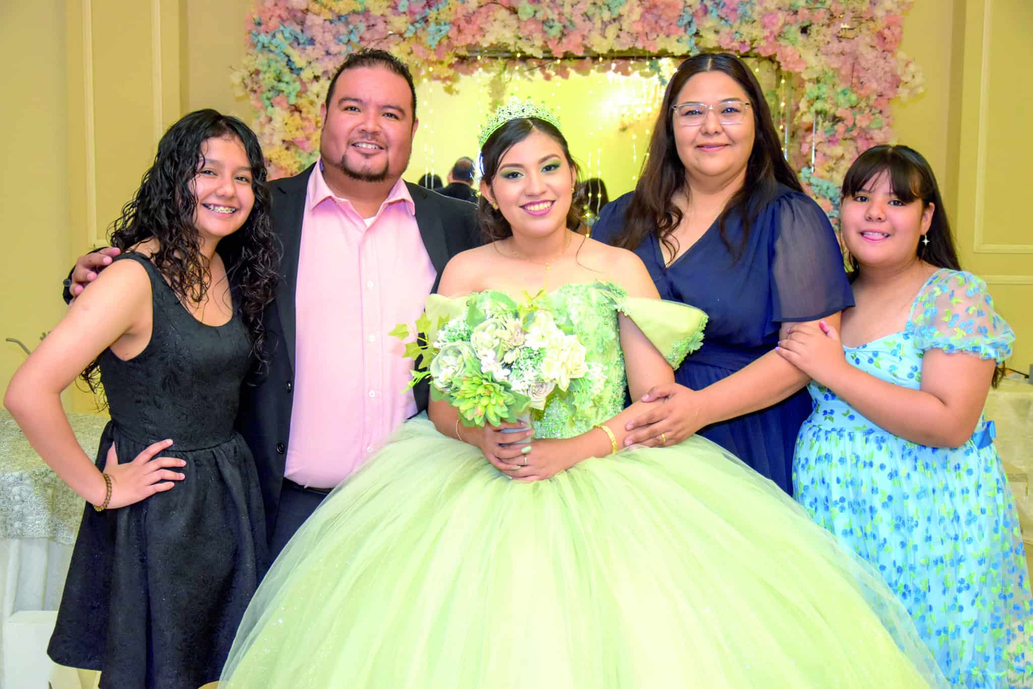 Mar&iacute;a Jos&eacute; Reyes celebra sus XV a&ntilde;os: misa y fiesta