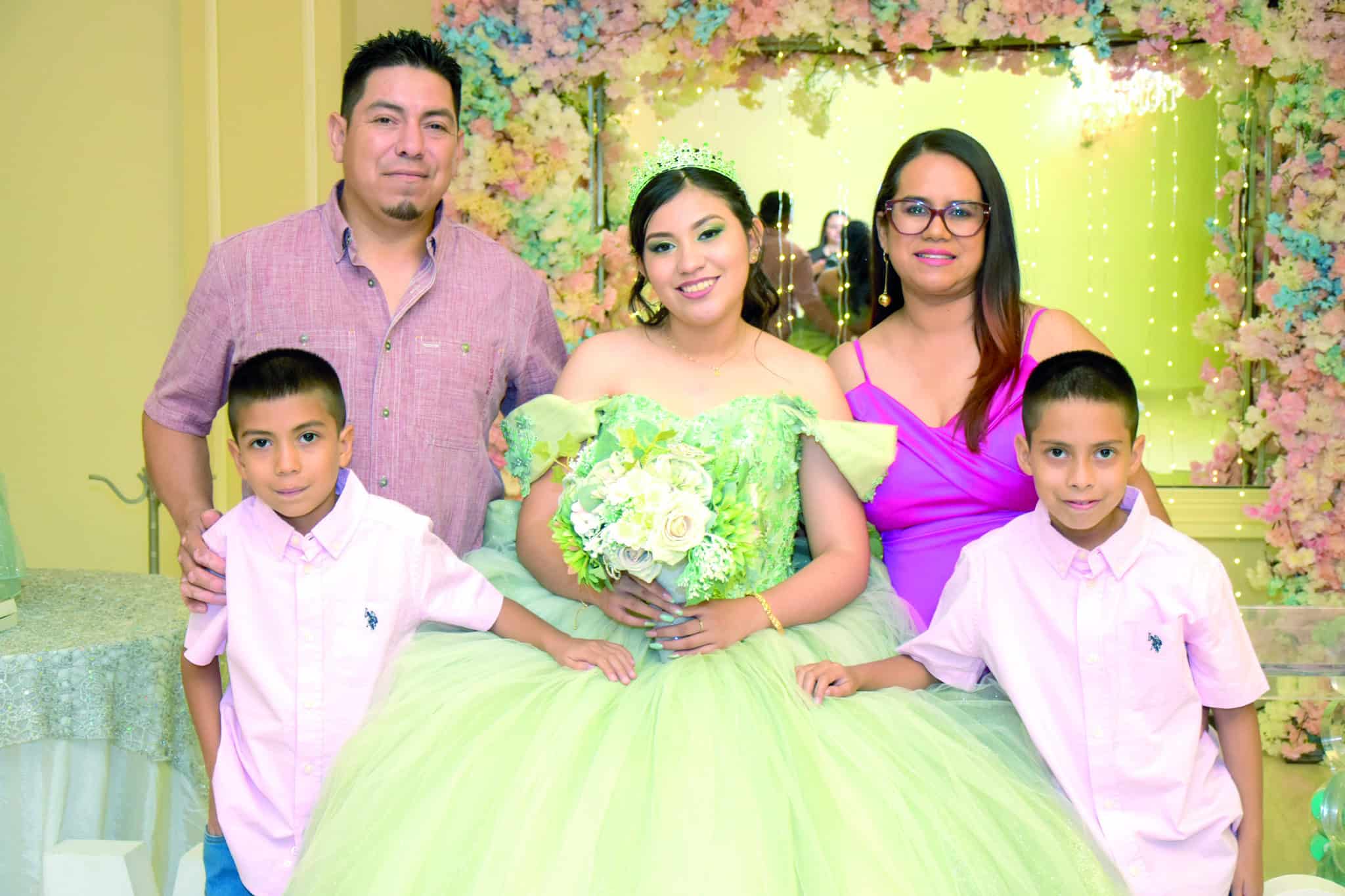 Mar&iacute;a Jos&eacute; Reyes celebra sus XV a&ntilde;os: misa y fiesta