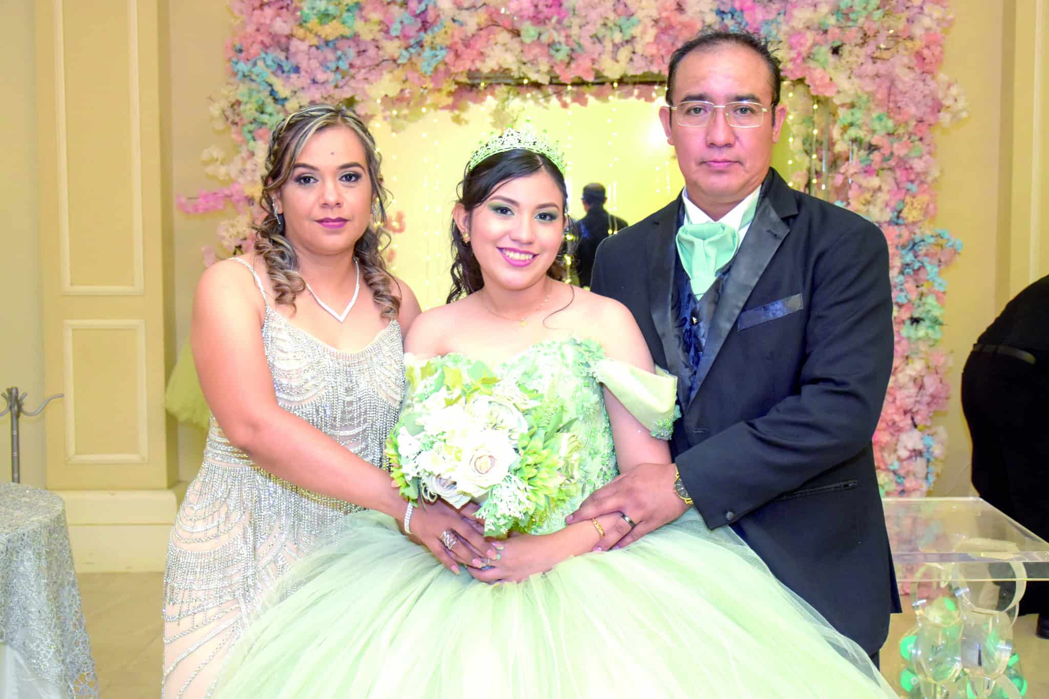 Mar&iacute;a Jos&eacute; Reyes celebra sus XV a&ntilde;os: misa y fiesta