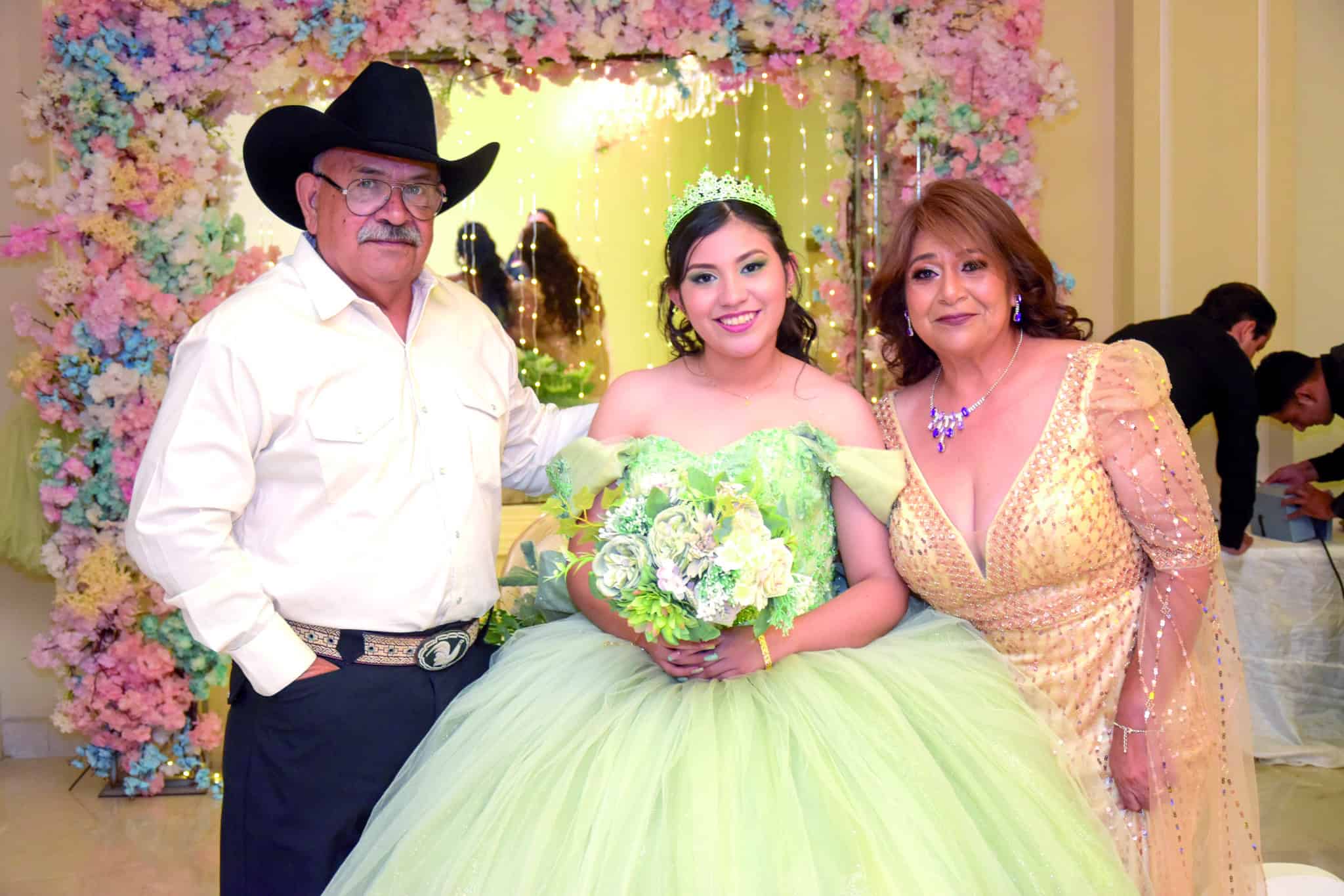 Mar&iacute;a Jos&eacute; Reyes celebra sus XV a&ntilde;os: misa y fiesta