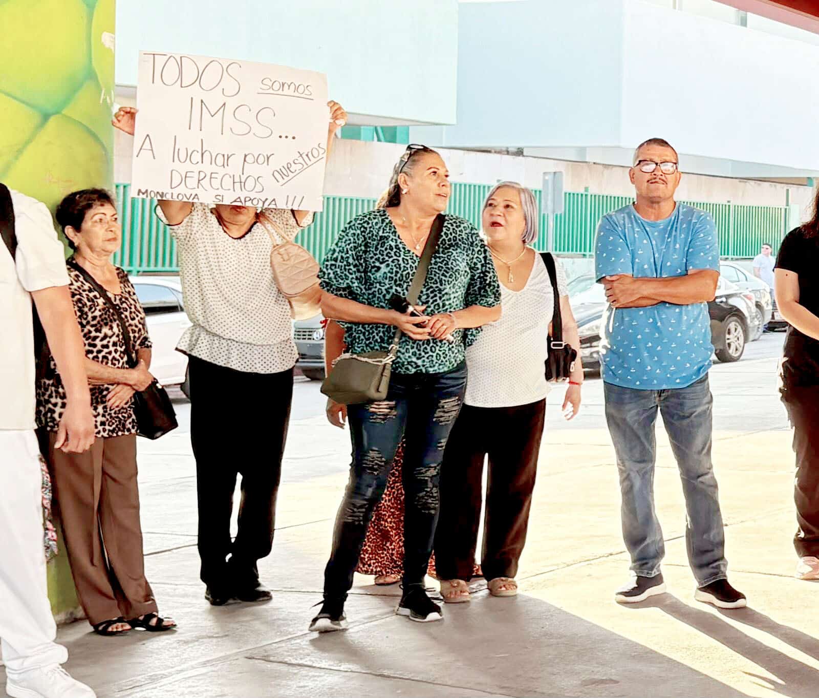 Protestan jubilados del IMSS en Monclova por el acceso a su fondo de AFORE