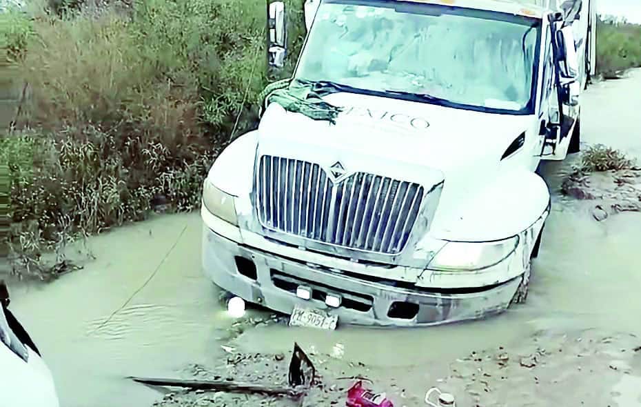 Lluvias causan accidentes en Ocampo: camiones varados y recomendaciones