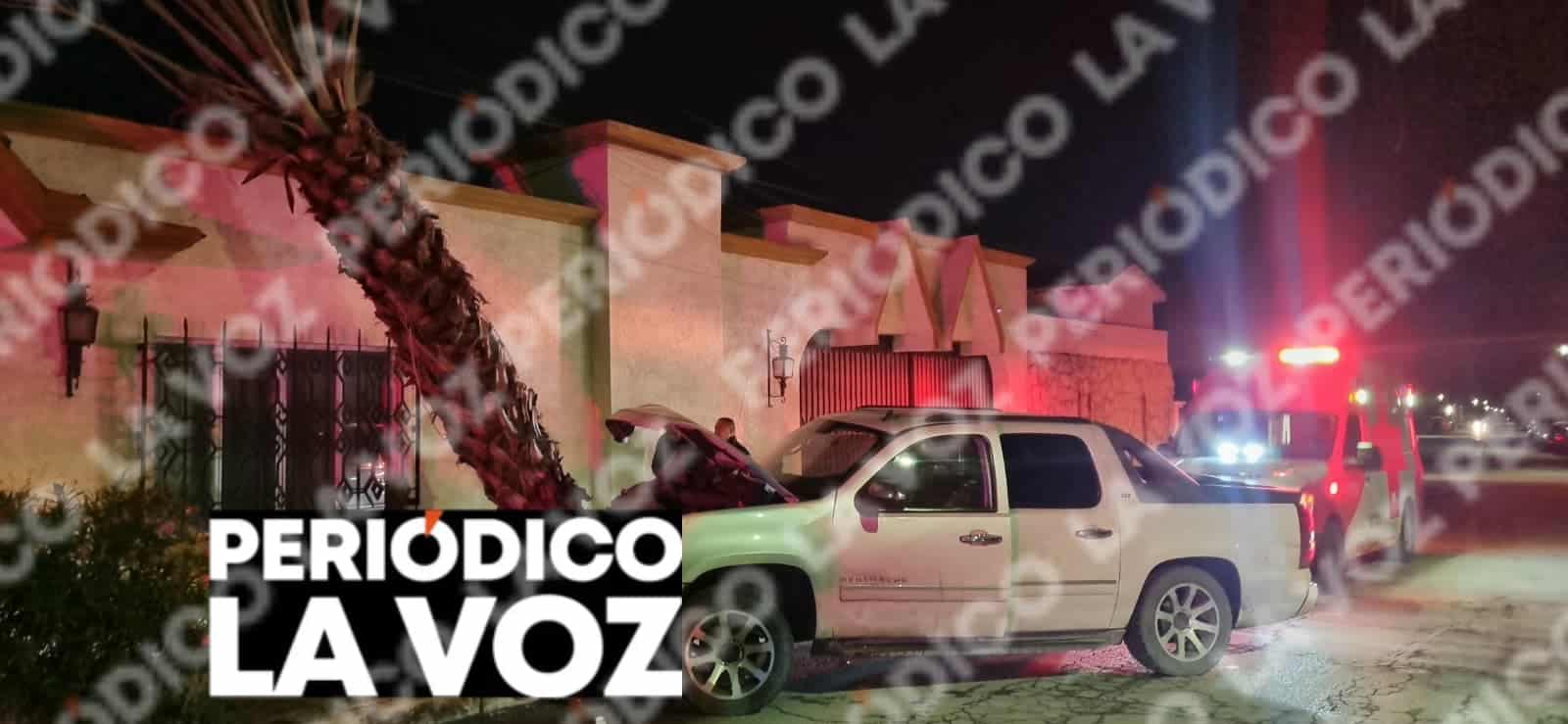 Conductor se queda dormido y choca contra una palmera