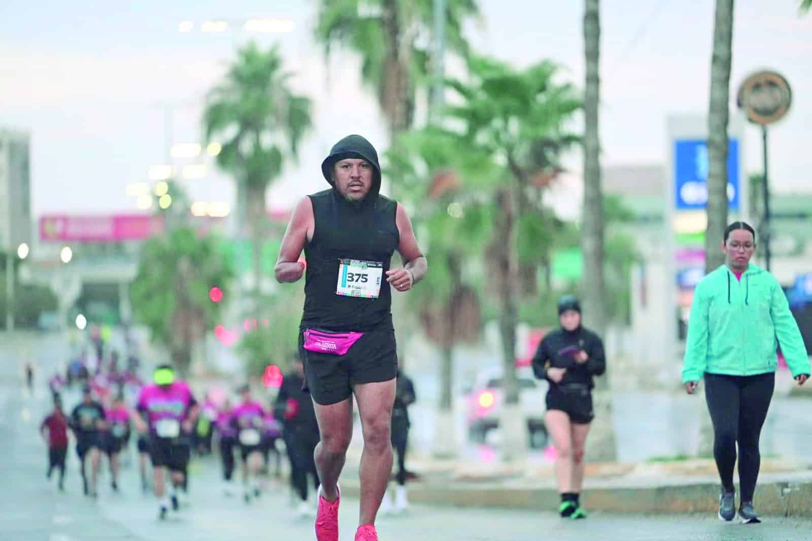 Re&uacute;ne medio marat&oacute;n a 2,500 atletas en Monclova