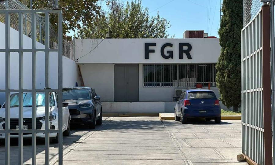 La revisión de una camioneta Chevrolet 2003 en el Puente Internacional II derivó en la detención de dos mujeres y el aseguramiento de un arma calibre .22 y cartuchos.