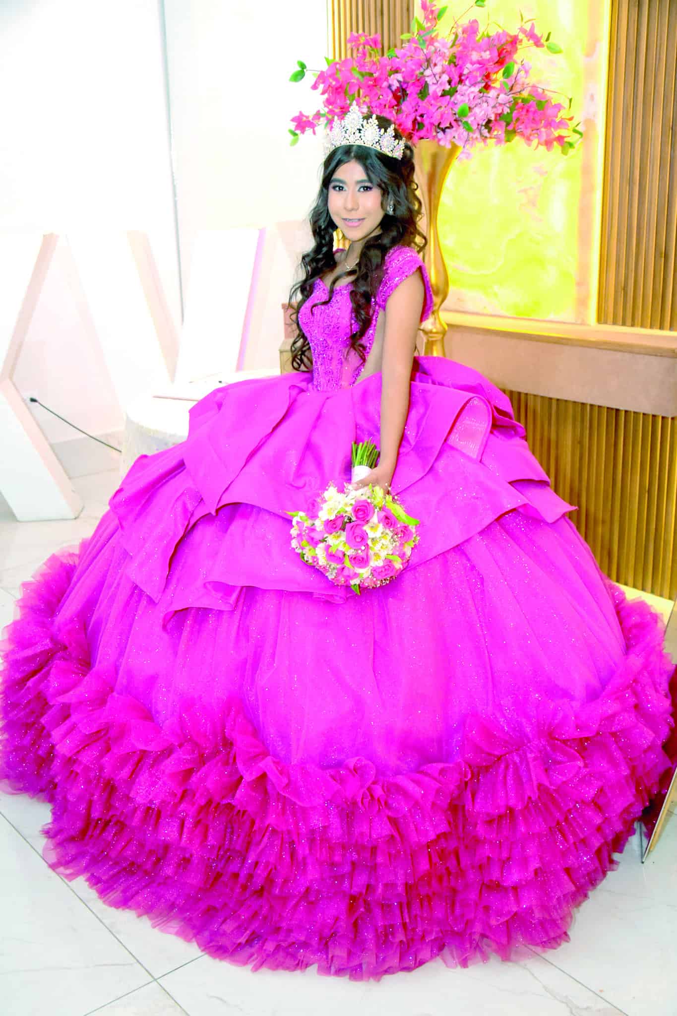 Yadira Franco y su familia celebran sus XV a&ntilde;os con alegr&iacute;a