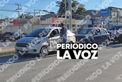 Desacato a la luz roja provoca choque en el Juárez