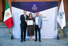 Reconocen a Nancy Robles por 15 años de servicio en la Fiscalía de Coahuila Reconocen a Nancy Robles por 15 años de servicio en la Fiscalía de Coahuila