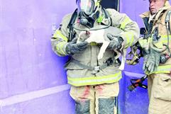Bomberos salvan a perro atrapado en incendio en colonia Analco