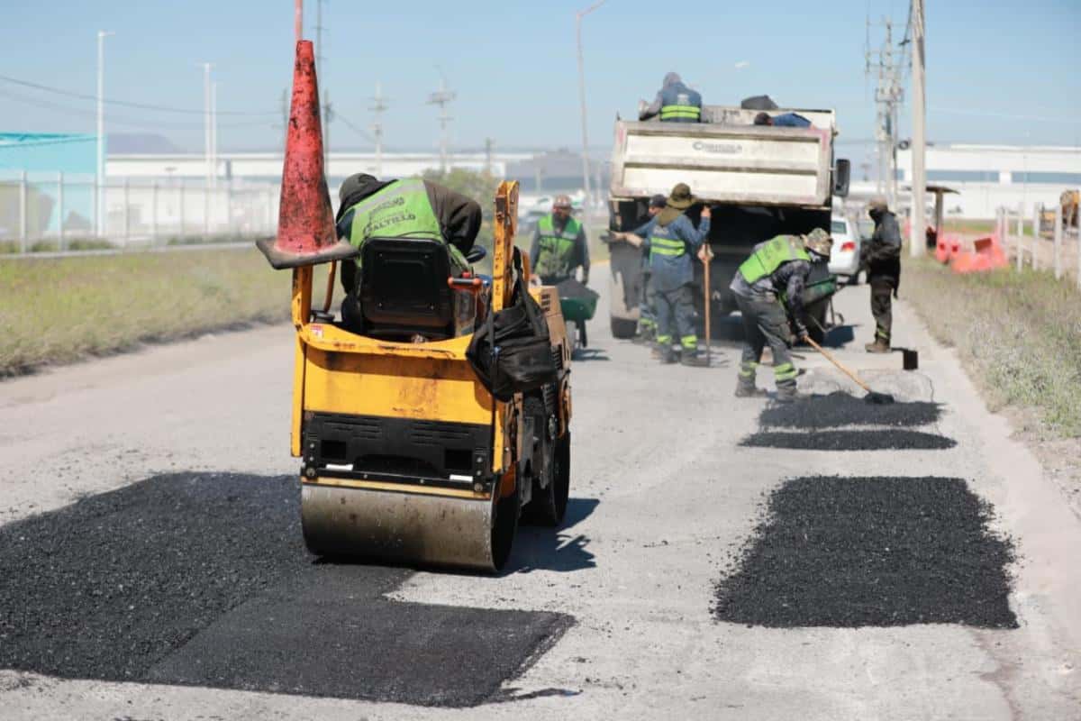 Mejora Javier Díaz asfalto en bulevar Misión Cerritos