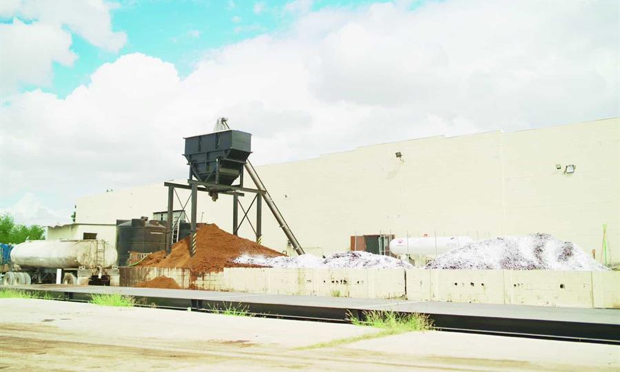 Protección Civil inspecciona empresa por malos olores en Sabinas