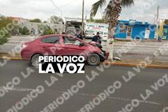 Derrapa y estrella auto en palma Derrapa y estrella auto en palma